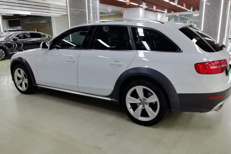 Used Audi A4 2014 40 TFSI allroad quattro plus version Exterior 5