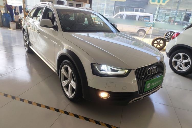 Used Audi A4 2014 40 TFSI allroad quattro plus version Front Right 45 Deg