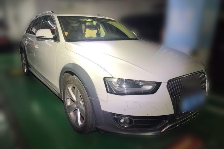 Used Audi A4 2014 40 TFSI allroad quattro plus version Front Right 45 Deg