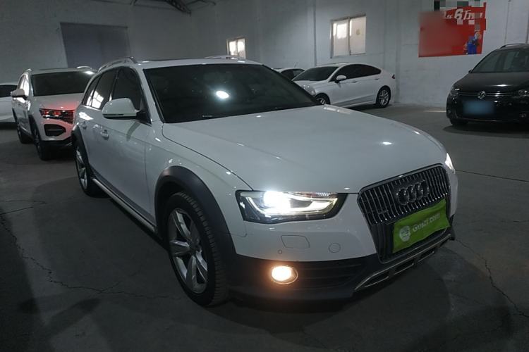 Used Audi A4 2014 40 TFSI allroad quattro plus version Front Right 45 Deg