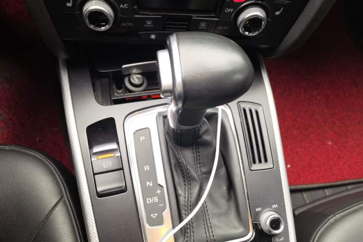 Used Audi A4 2014 40 TFSI allroad quattro plus version Gear Lever