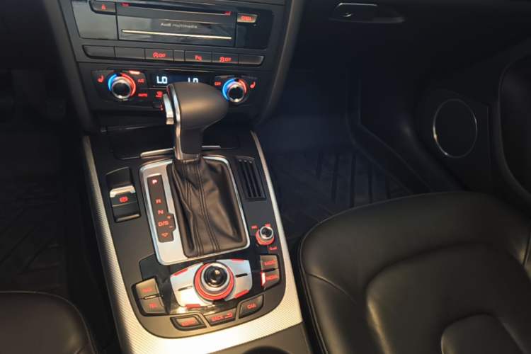 Used Audi A4 2014 40 TFSI allroad quattro plus version Gear Lever