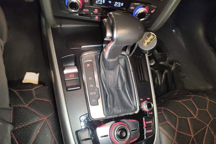 Used Audi A4 2014 40 TFSI allroad quattro plus version Gear Lever