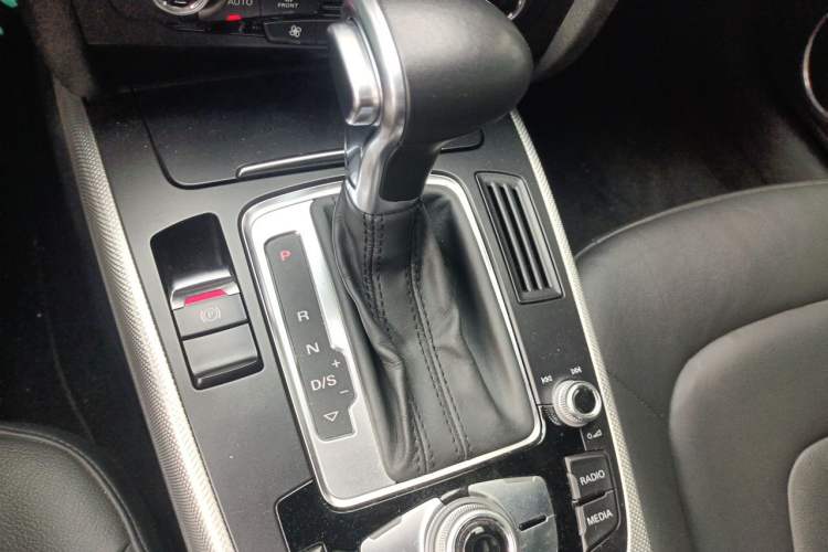 Used Audi A4 2014 40 TFSI allroad quattro plus version Gear Lever