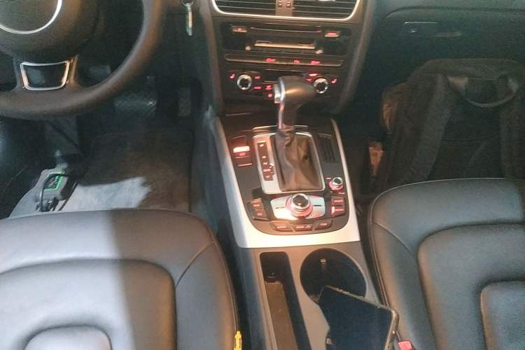 Used Audi A4 2014 40 TFSI allroad quattro plus version Gear Lever