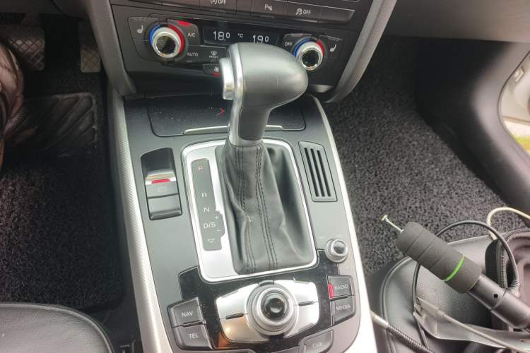 Used Audi A4 2014 40 TFSI allroad quattro plus version Gear Lever
