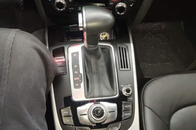 Used Audi A4 2014 40 TFSI allroad quattro plus version Gear Lever