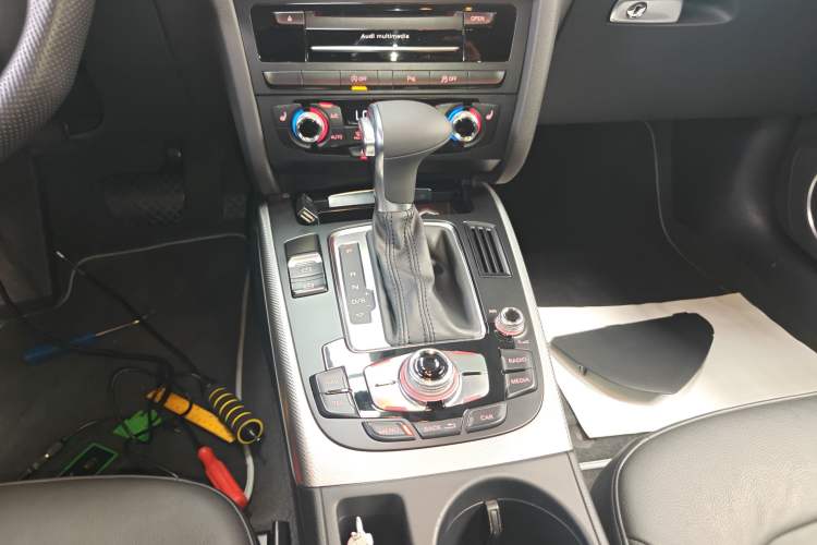 Used Audi A4 2014 40 TFSI allroad quattro plus version Gear Lever