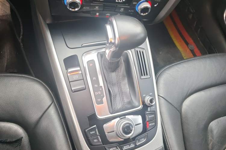 Used Audi A4 2014 40 TFSI allroad quattro plus version Gear Lever