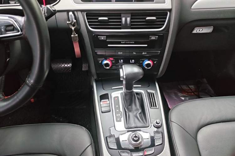Used Audi A4 2014 40 TFSI allroad quattro plus version Gear Lever