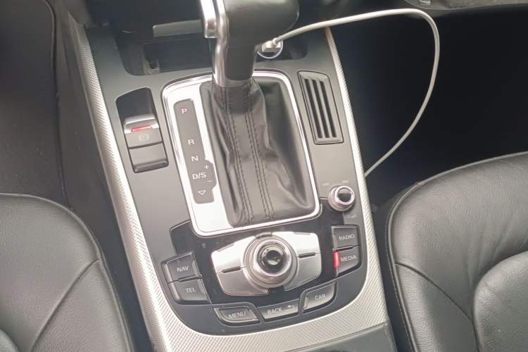Used Audi A4 2014 40 TFSI allroad quattro plus version Gear Lever