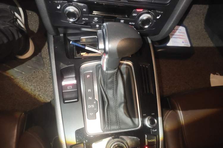 Used Audi A4 2014 40 TFSI allroad quattro plus version Gear Lever