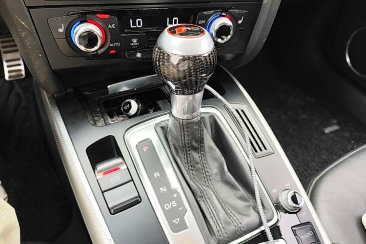 Used Audi A4 2014 40 TFSI allroad quattro plus version Gear Lever