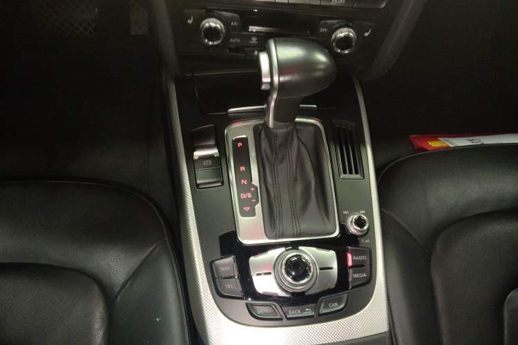 Used Audi A4 2014 40 TFSI allroad quattro plus version Gear Lever