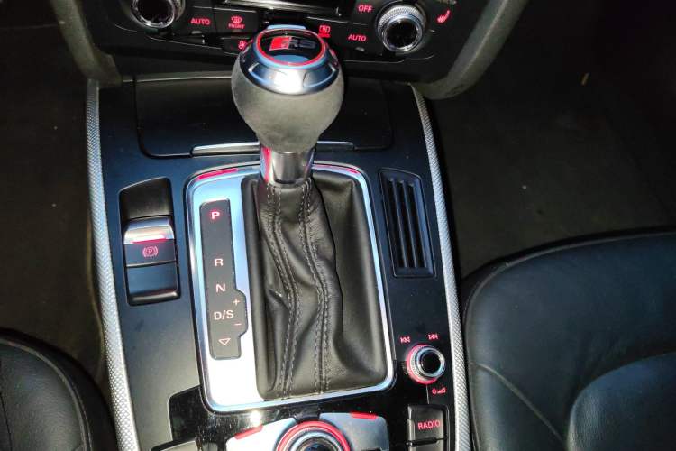 Used Audi A4 2014 40 TFSI allroad quattro plus version Gear Lever
