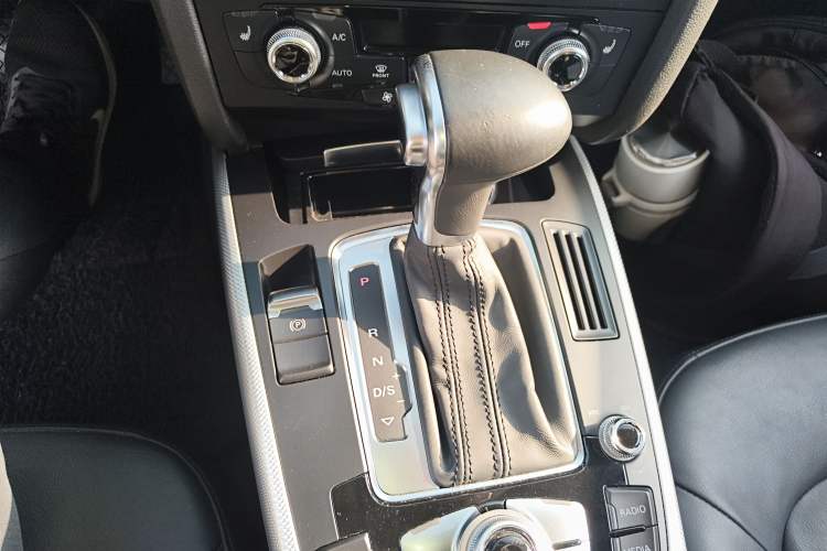 Used Audi A4 2014 40 TFSI allroad quattro plus version Gear Lever
