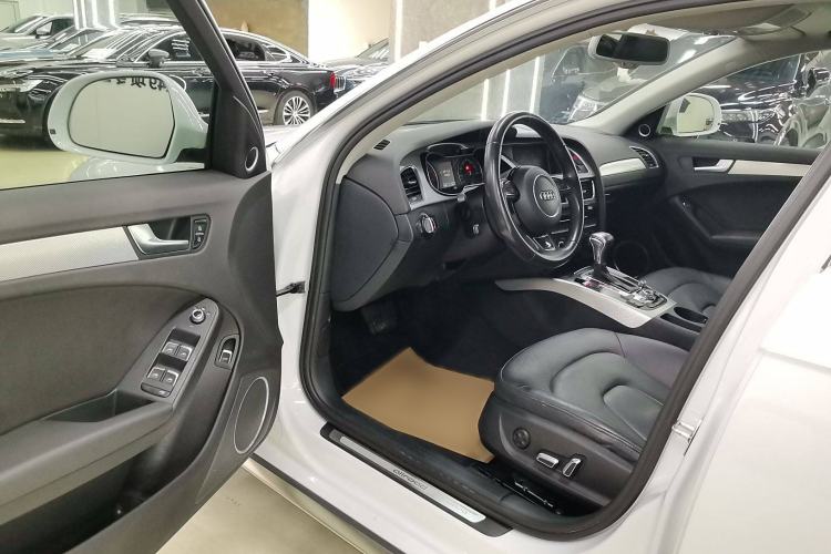 Used Audi A4 2014 40 TFSI allroad quattro plus version Interior 2