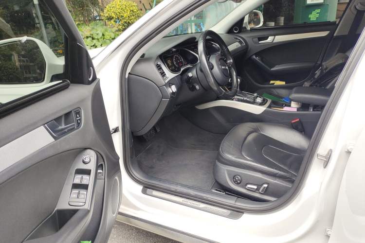 Used Audi A4 2014 40 TFSI allroad quattro plus version Interior 3