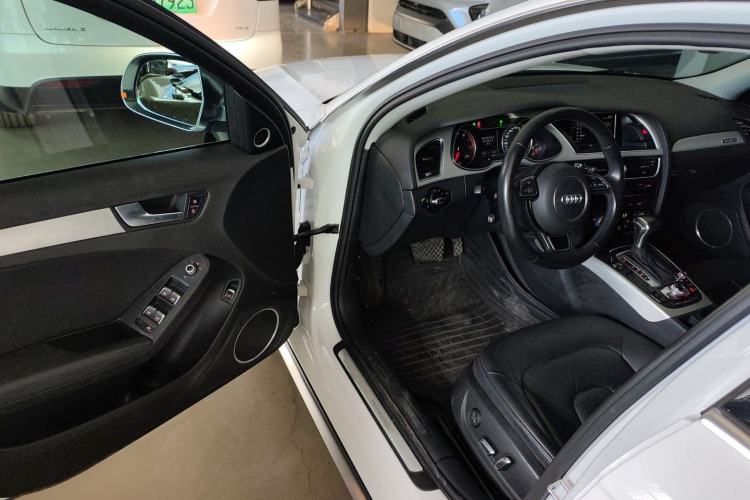 Used Audi A4 2014 40 TFSI allroad quattro plus version Interior 3