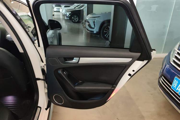 Used Audi A4 2014 40 TFSI allroad quattro plus version Interior 6