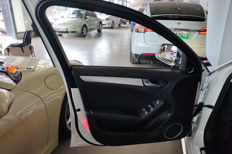 Used Audi A4 2014 40 TFSI allroad quattro plus version Interior 7