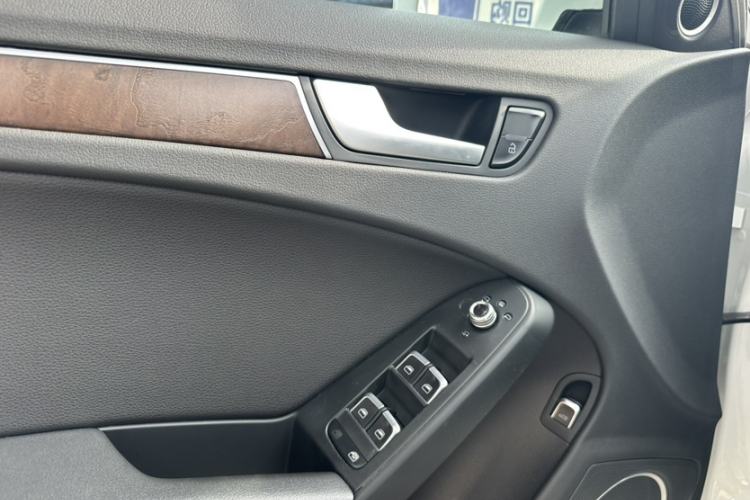 Used Audi A4 2014 40 TFSI allroad quattro plus version Interior 9