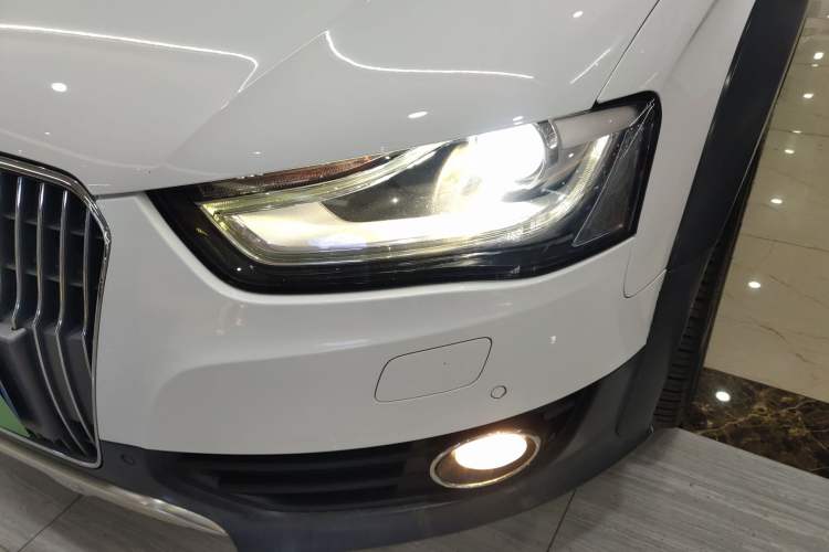 Used Audi A4 2014 40 TFSI allroad quattro plus version Left Front Headlight