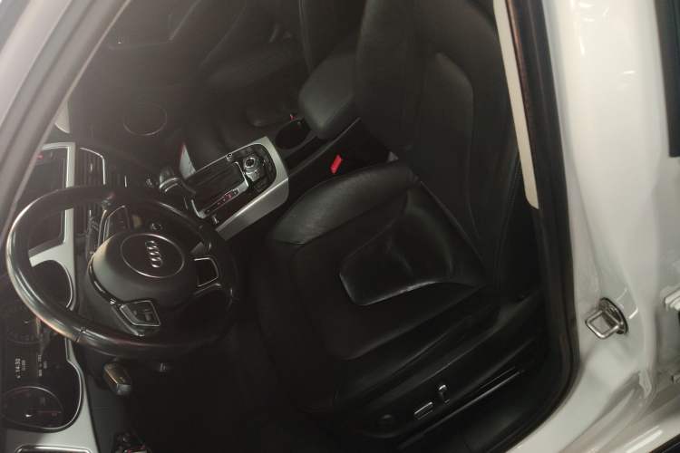 Used Audi A4 2014 40 TFSI allroad quattro plus version Left Front Seat