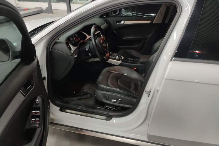 Used Audi A4 2014 40 TFSI allroad quattro plus version Left Front Seat