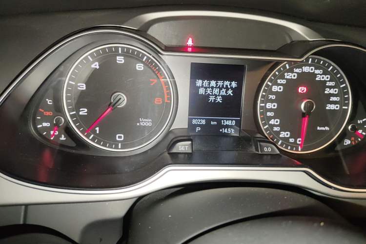 Used Audi A4 2014 40 TFSI allroad quattro plus version Odometer Close Up