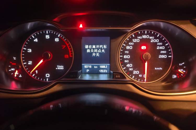 Used Audi A4 2014 40 TFSI allroad quattro plus version Odometer Close Up