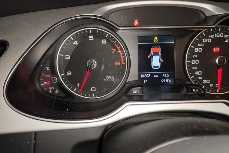 Used Audi A4 2014 40 TFSI allroad quattro plus version Odometer Close Up