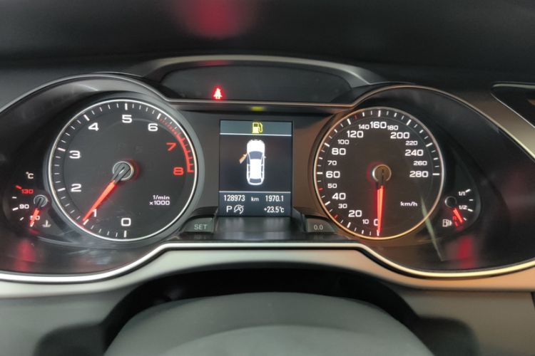 Used Audi A4 2014 40 TFSI allroad quattro plus version Odometer Close Up