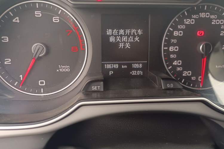 Used Audi A4 2014 40 TFSI allroad quattro plus version Odometer Close Up