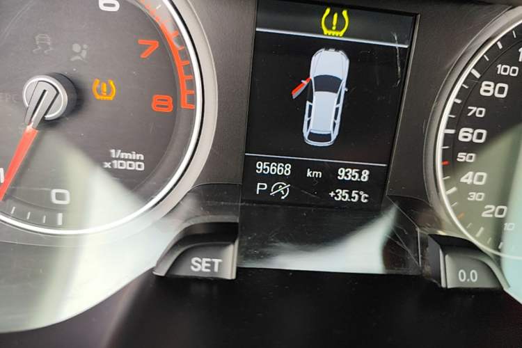 Used Audi A4 2014 40 TFSI allroad quattro plus version Odometer Close Up