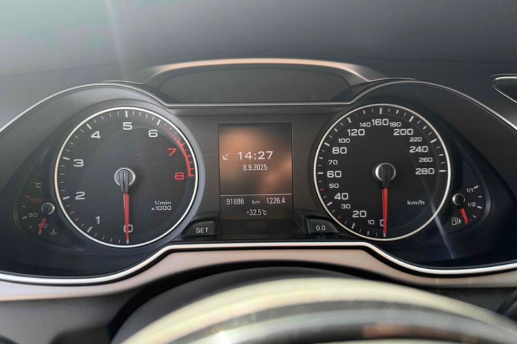 Used Audi A4 2014 40 TFSI allroad quattro plus version Odometer Close Up