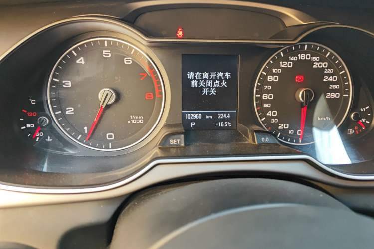 Used Audi A4 2014 40 TFSI allroad quattro Odometer Close Up