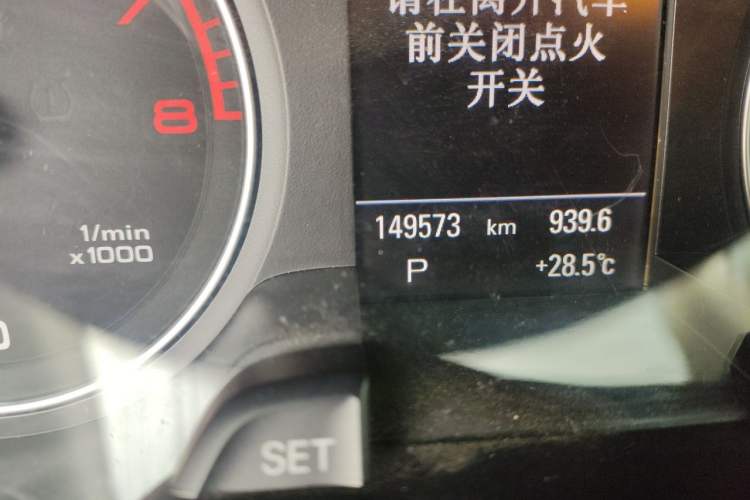 Used Audi A4 2014 40 TFSI allroad quattro plus version Odometer Close Up