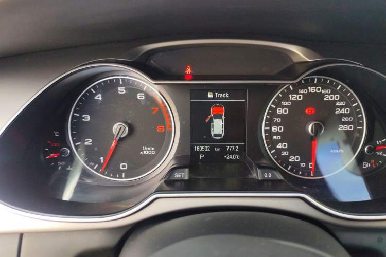 Used Audi A4 2014 40 TFSI allroad quattro plus version Odometer Close Up