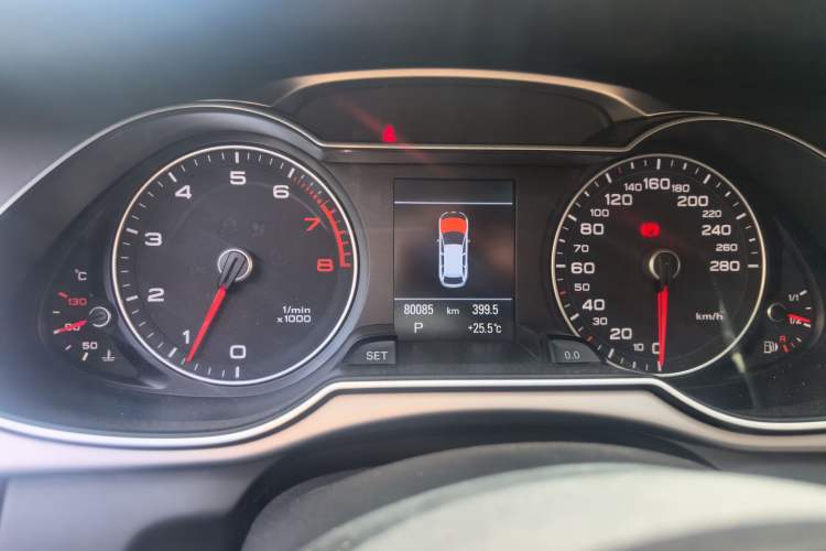 Used Audi A4 2014 40 TFSI allroad quattro plus version Odometer Close Up