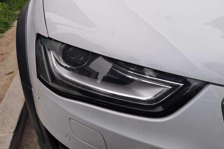 Used Audi A4 2014 40 TFSI allroad quattro plus version Right Front Headlight