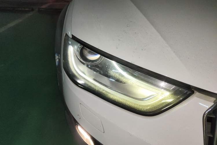 Used Audi A4 2014 40 TFSI allroad quattro plus version Right Front Headlight