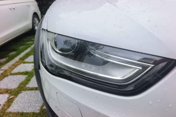 Used Audi A4 2014 40 TFSI allroad quattro plus version Right Front Headlight