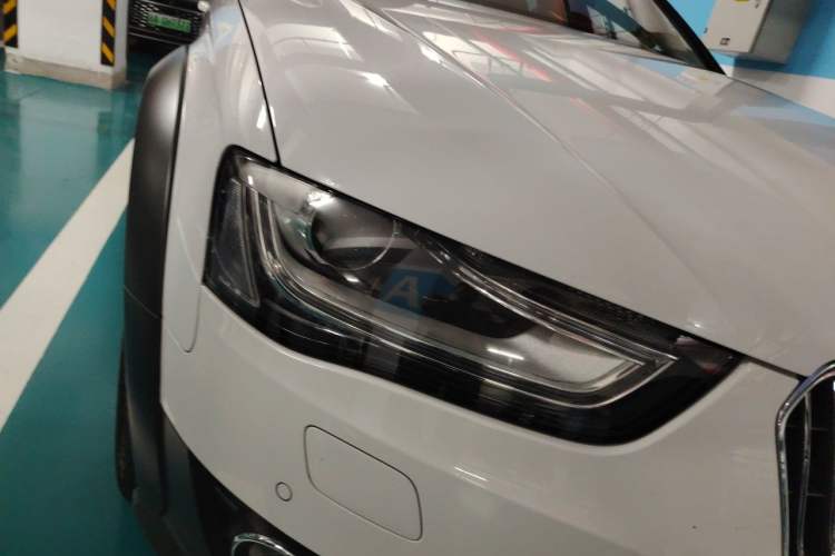 Used Audi A4 2014 40 TFSI allroad quattro plus version Right Front Headlight
