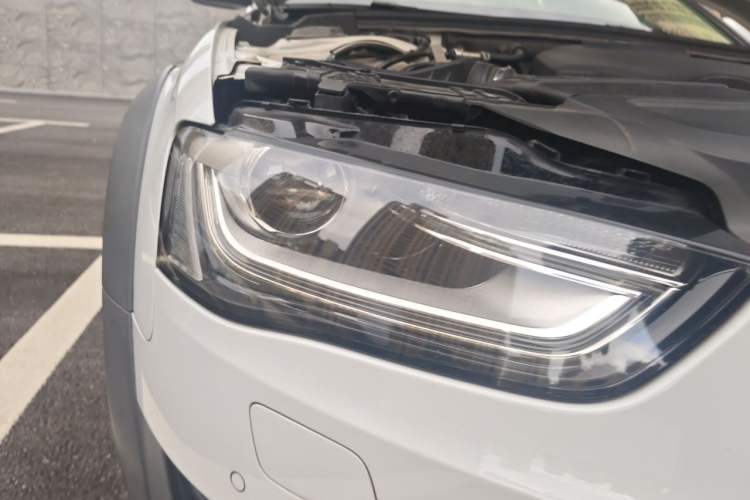 Used Audi A4 2014 40 TFSI allroad quattro plus version Right Front Headlight