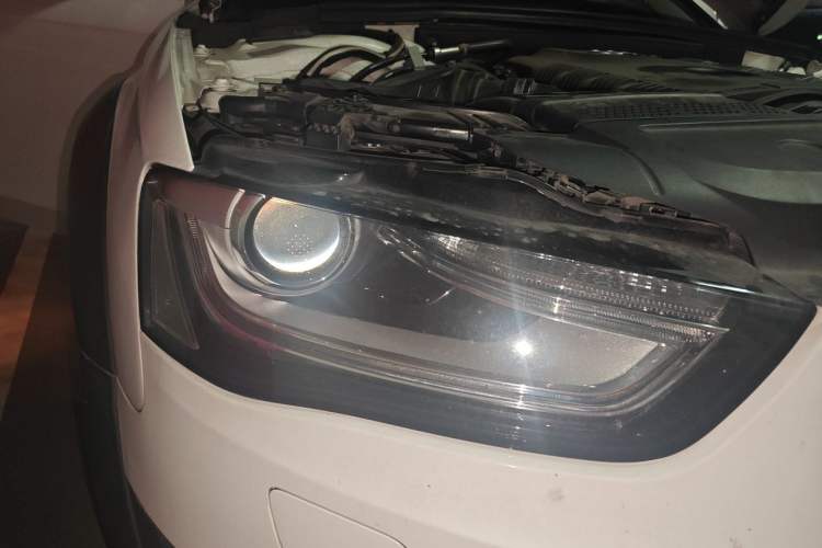 Used Audi A4 2014 40 TFSI allroad quattro Right Front Headlight