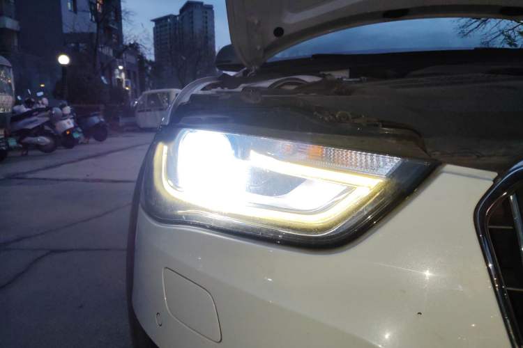 Used Audi A4 2014 40 TFSI allroad quattro plus version Right Front Headlight
