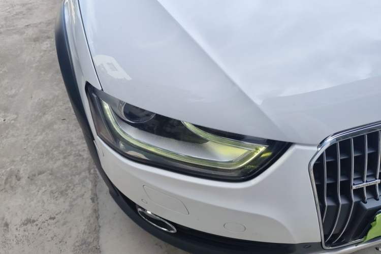 Used Audi A4 2014 40 TFSI allroad quattro plus version Right Front Headlight