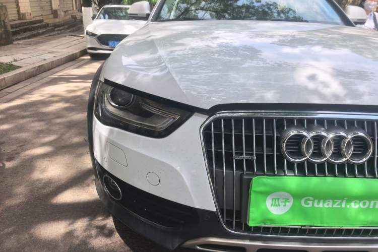 Used Audi A4 2014 40 TFSI allroad quattro plus version Right Front Headlight