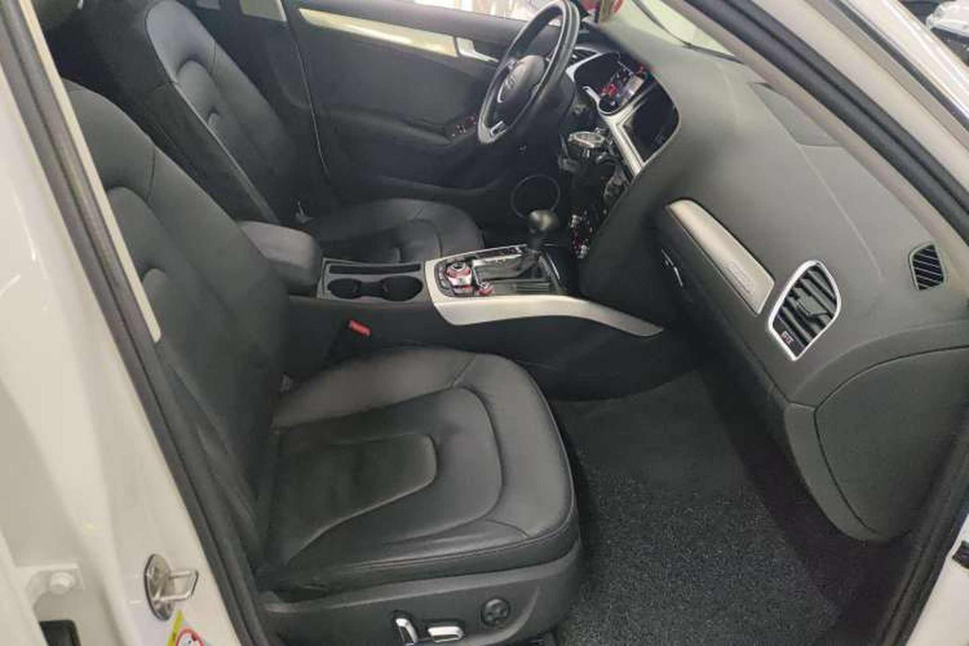 Used Audi A4 2014 40 TFSI allroad quattro plus version Right Front Seat